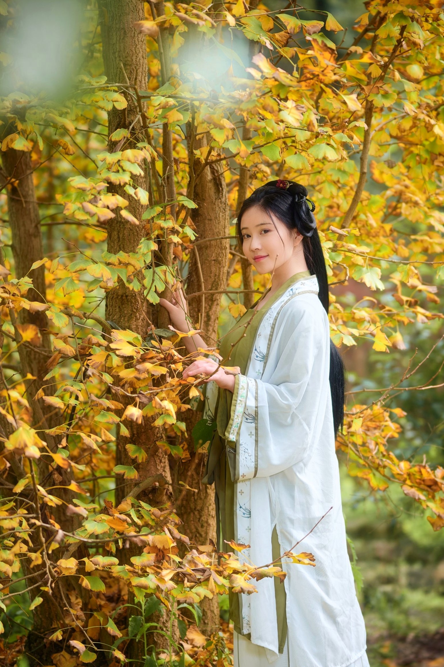 Gallery - 年年Nnian-秋兮：古风汉服户外私房，绝美少女秋日林间大尺度唯美写真户外私房照大尺度清纯气质 年年女神私房照_秀色女神 - image 4