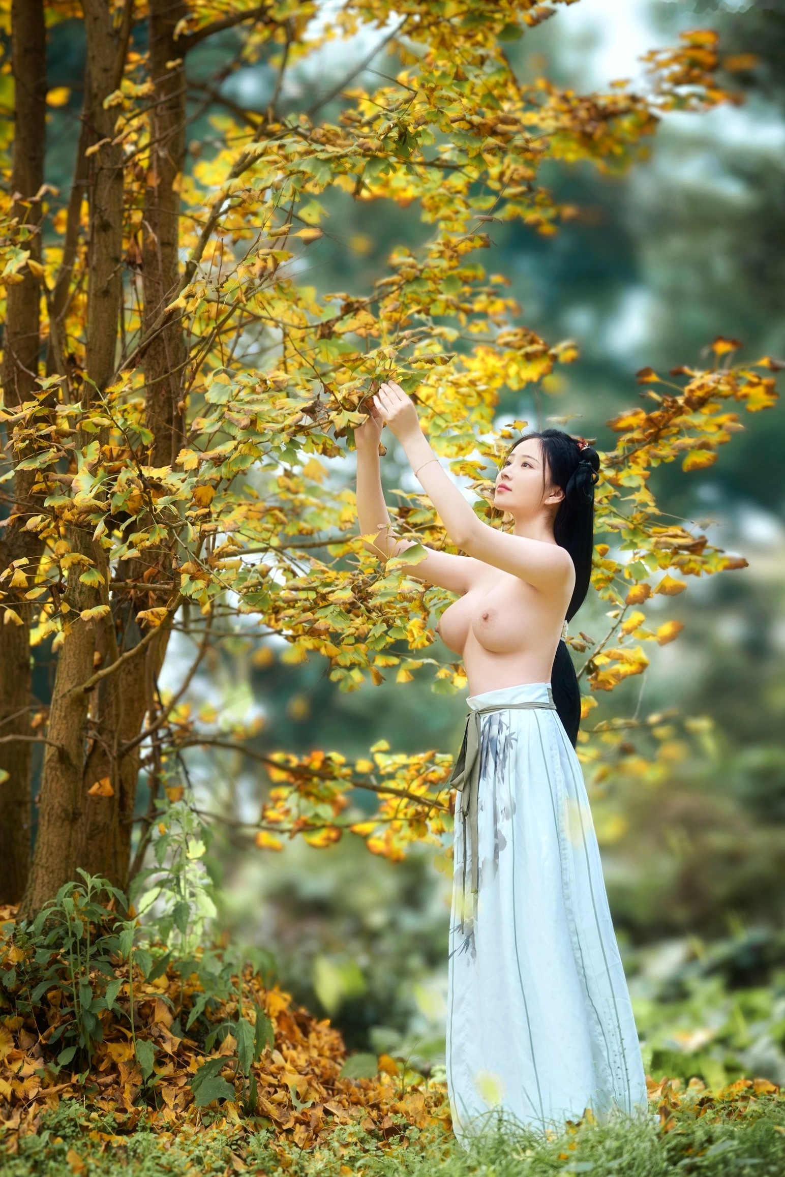 Gallery - 年年Nnian-秋兮：古风汉服户外私房，绝美少女秋日林间大尺度唯美写真户外私房照大尺度清纯气质 年年女神私房照_秀色女神 - image 15