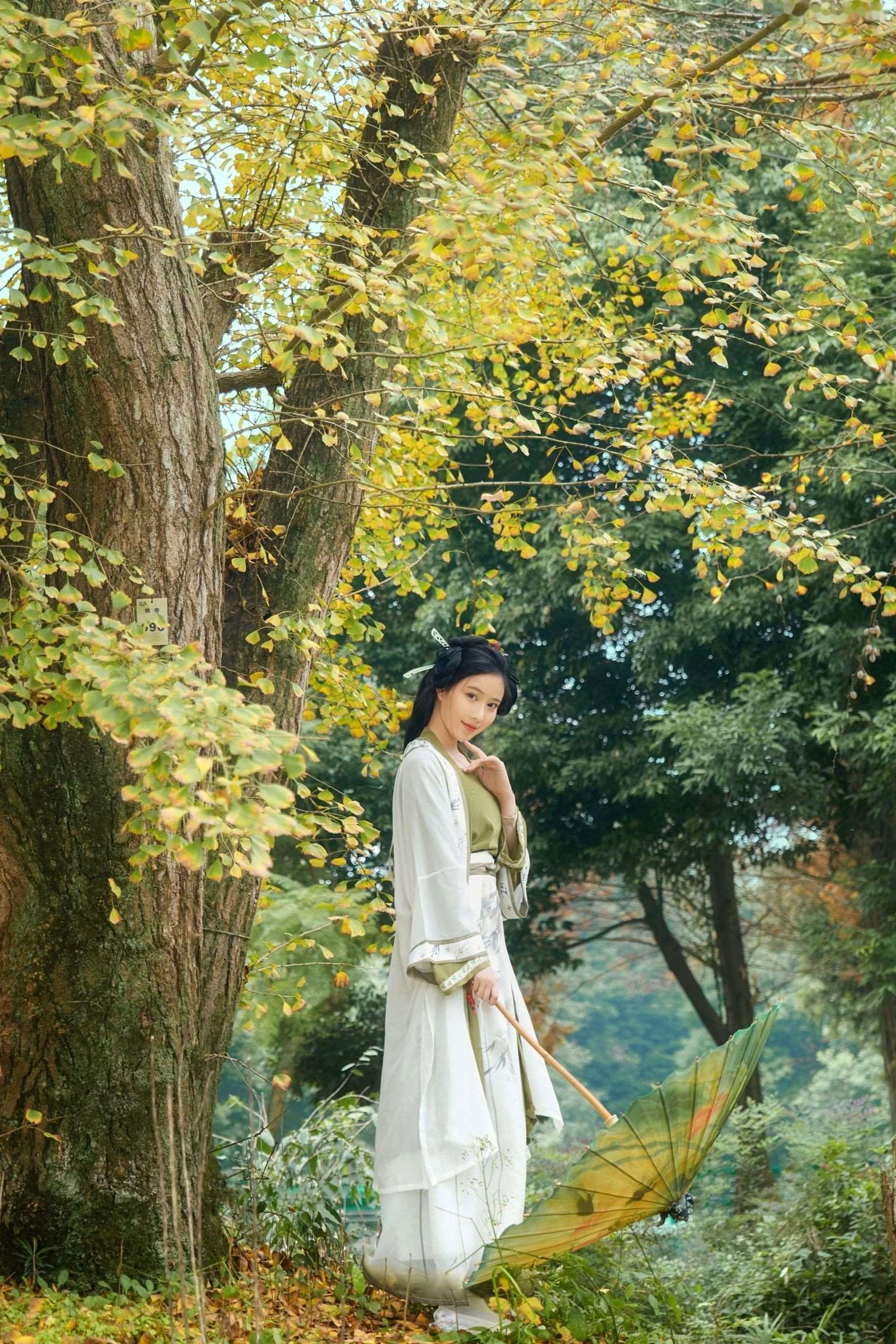 Gallery - 年年Nnian-秋兮：古风汉服户外私房，绝美少女秋日林间大尺度唯美写真户外私房照大尺度清纯气质 年年女神私房照_秀色女神 - image 40