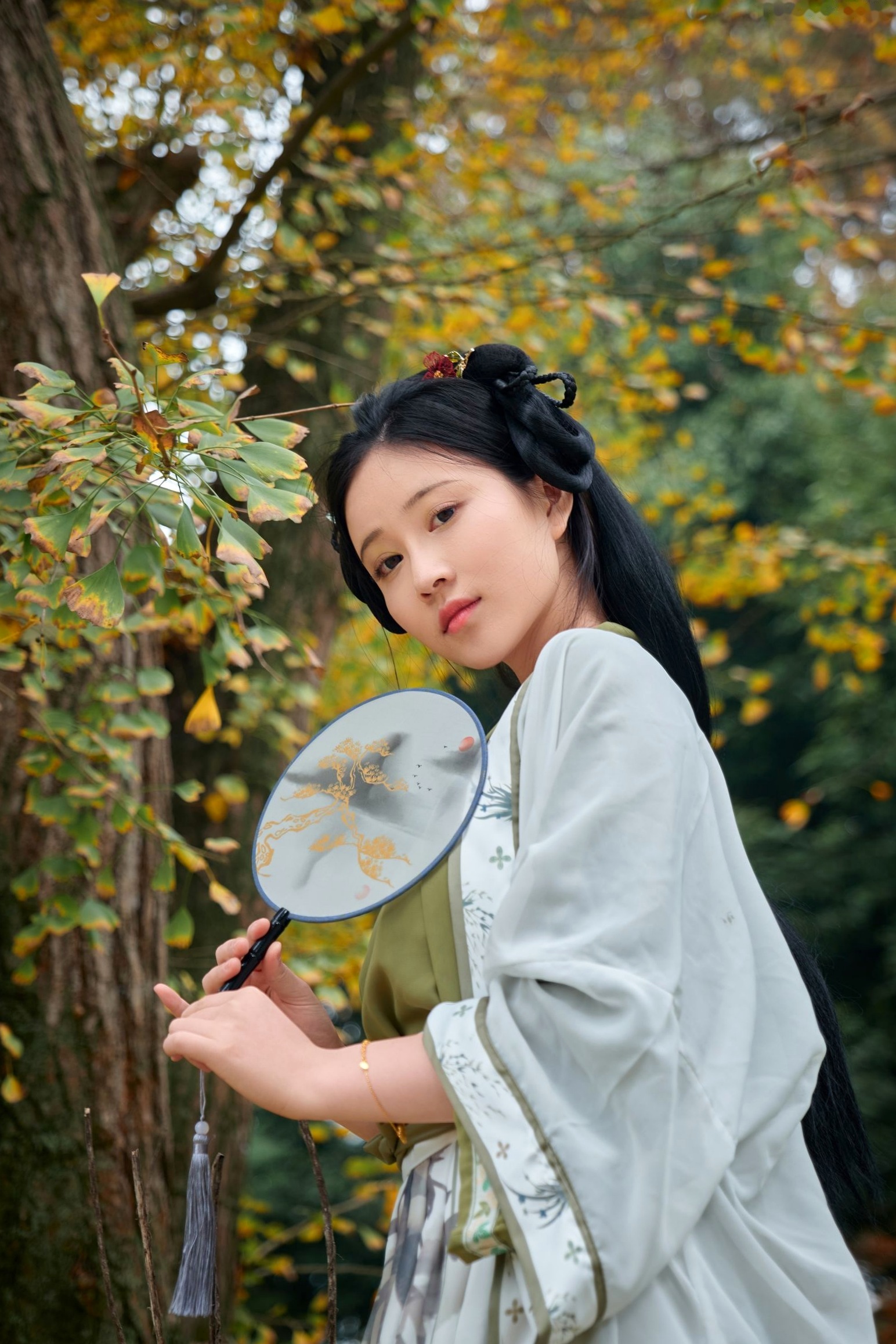 Gallery - 年年Nnian-秋兮：古风汉服户外私房，绝美少女秋日林间大尺度唯美写真户外私房照大尺度清纯气质 年年女神私房照_秀色女神 - image 42