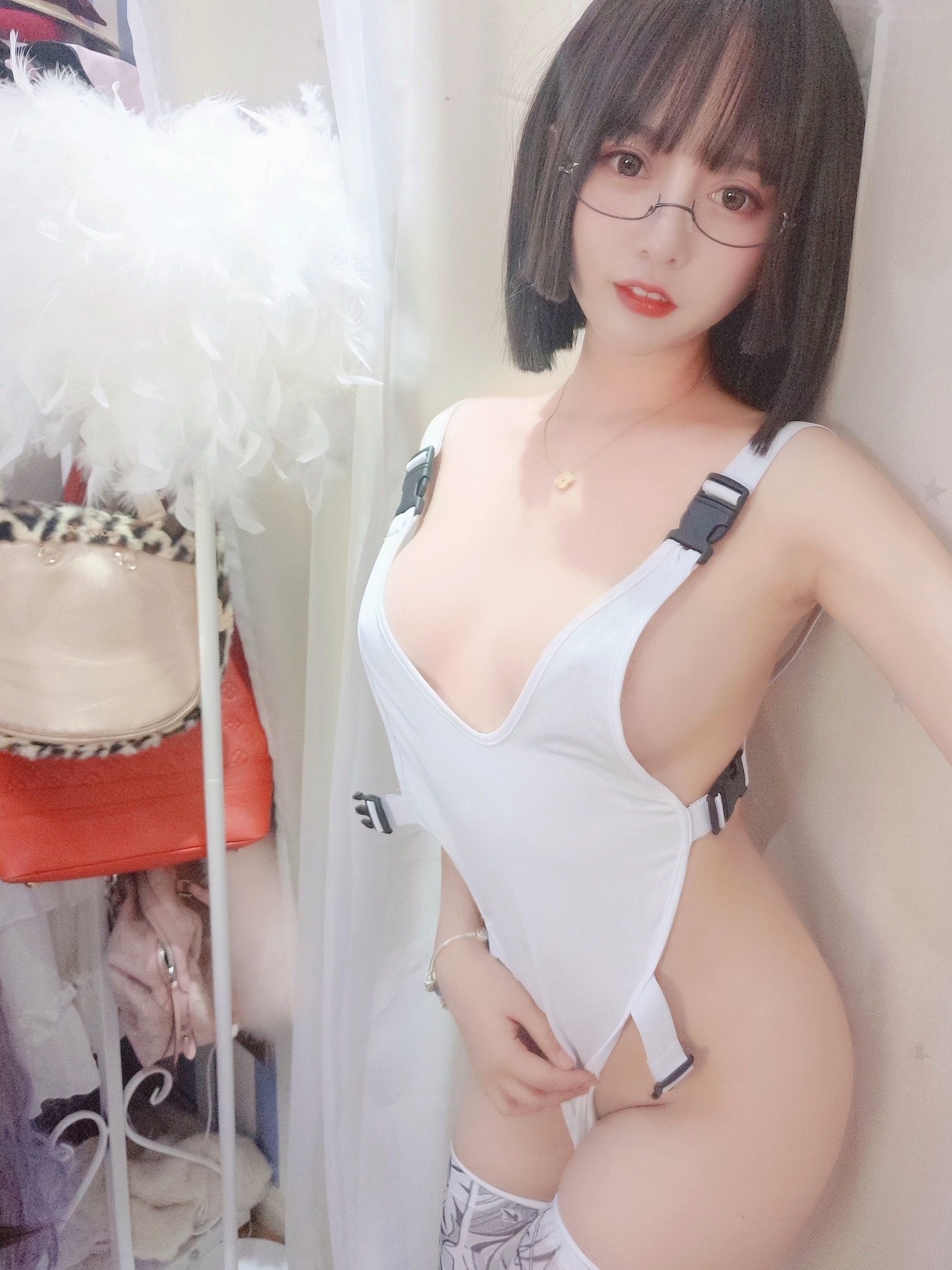 Gallery - 过期米线线喵超火私房大尺度写真，性感内衣与黑丝诱惑视觉盛宴性感大尺度私房照诱惑黑丝 过期米线线喵女神私房照_秀色女神 - image 81