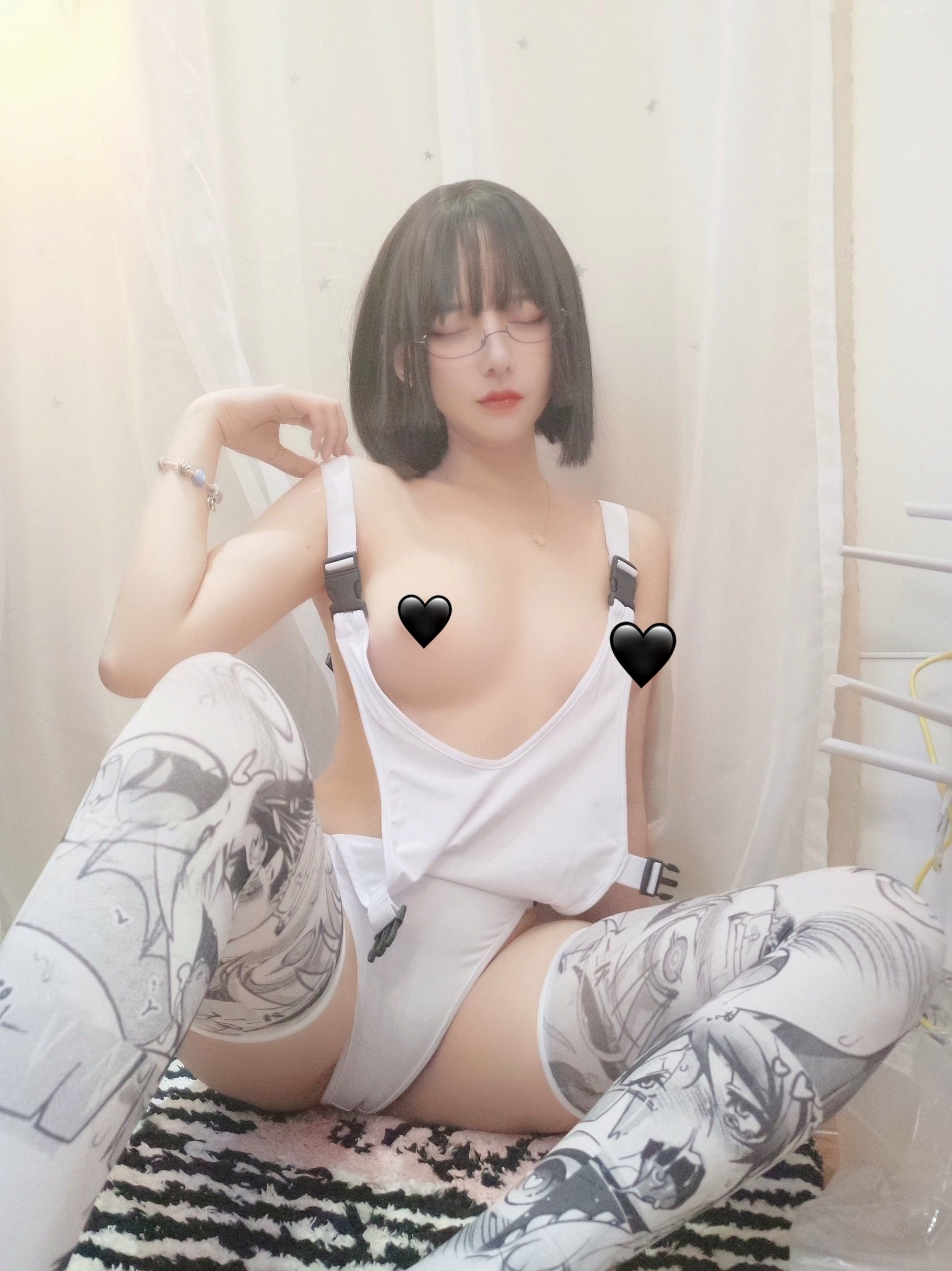 Gallery - 过期米线线喵超火私房大尺度写真，性感内衣与黑丝诱惑视觉盛宴性感大尺度私房照诱惑黑丝 过期米线线喵女神私房照_秀色女神 - image 104