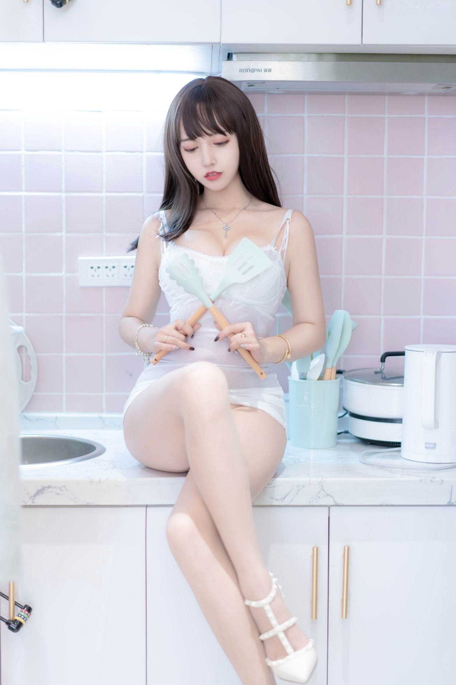 Gallery - 过期米线线喵-大姐姐：白色透视内衣私房写真，优雅御姐演绎居家诱惑，尽显白嫩肤色与傲人身材性感白嫩私房照诱惑气质 过期米线线喵女神私房照_秀色女神 - image 52