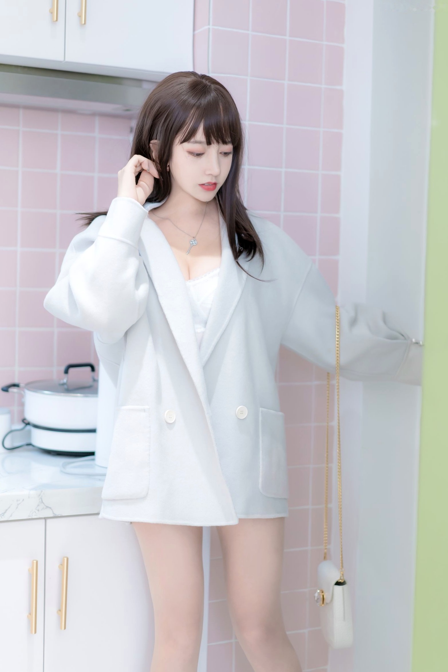 Gallery - 过期米线线喵-大姐姐：白色透视内衣私房写真，优雅御姐演绎居家诱惑，尽显白嫩肤色与傲人身材性感白嫩私房照诱惑气质 过期米线线喵女神私房照_秀色女神 - image 57