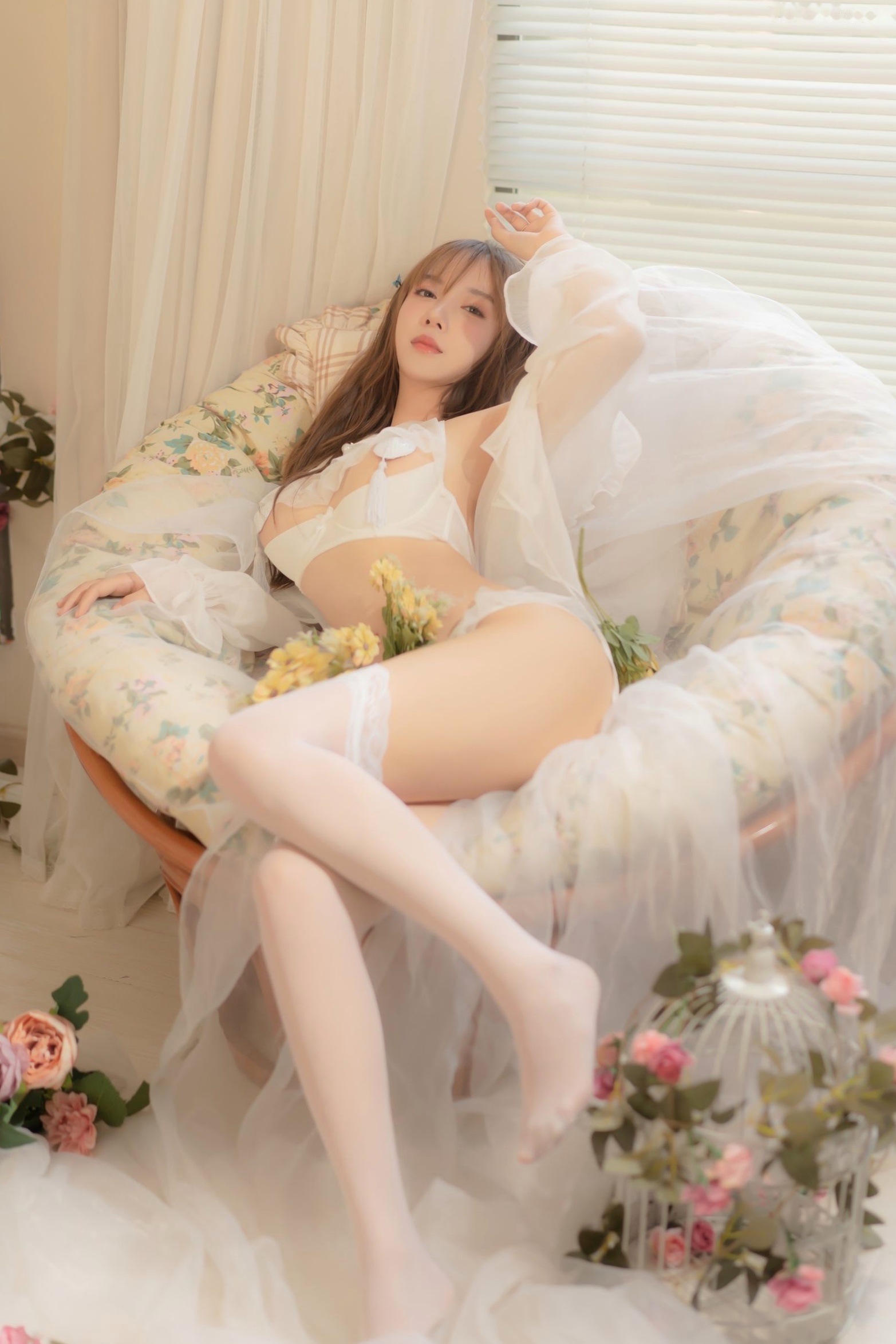 Gallery - 过期米线线喵-坠落天使，纯白蕾丝内衣羽翼梦幻私房照，展现极致清纯诱惑与绝美身姿私房照诱惑性感女神 过期米线线喵女神私房照_秀色女神 - image 7