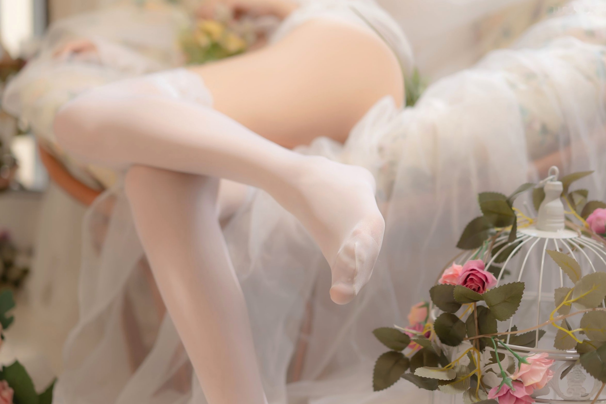 Gallery - 过期米线线喵-坠落天使，纯白蕾丝内衣羽翼梦幻私房照，展现极致清纯诱惑与绝美身姿私房照诱惑性感女神 过期米线线喵女神私房照_秀色女神 - image 11