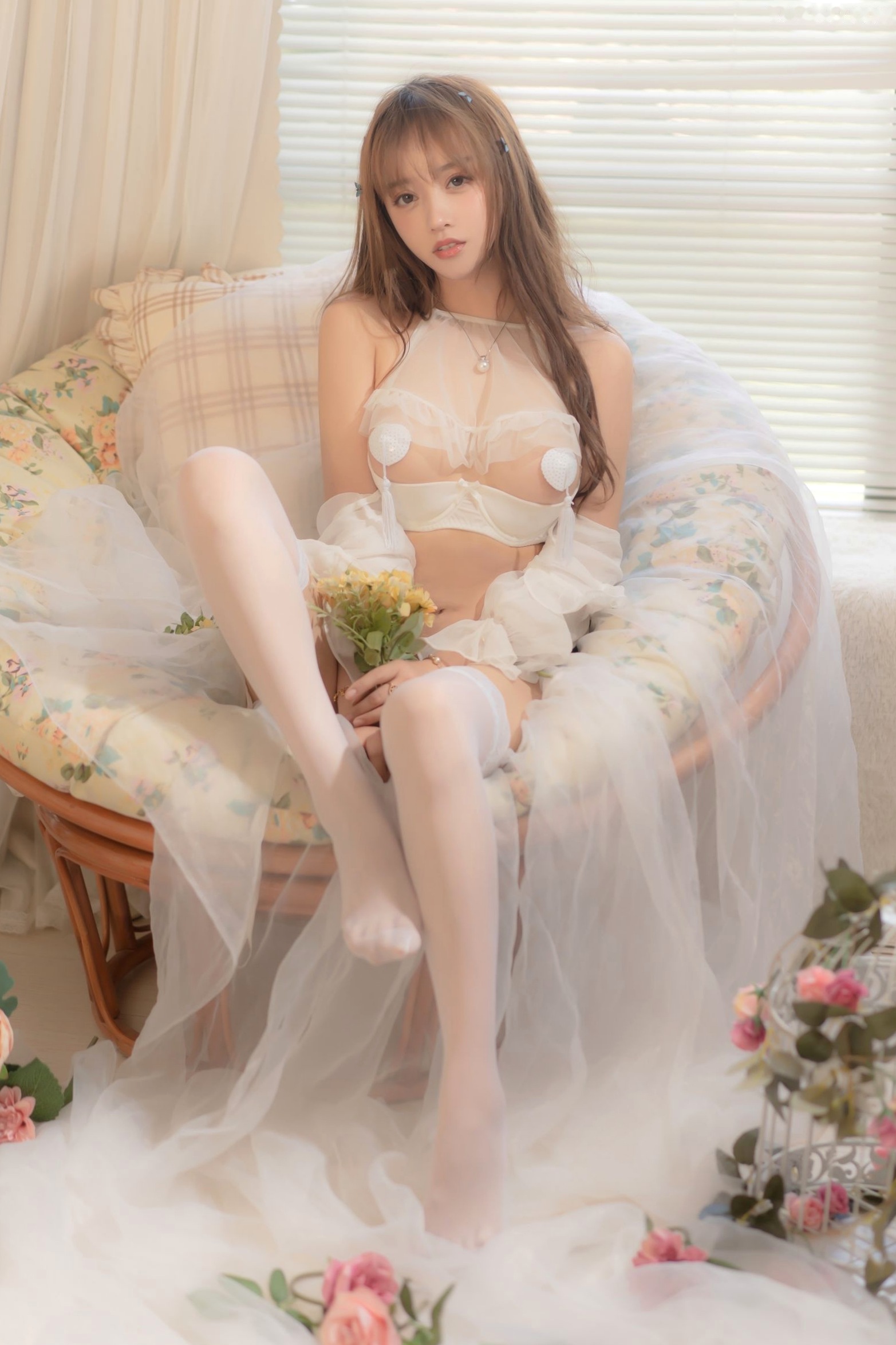 Gallery - 过期米线线喵-坠落天使，纯白蕾丝内衣羽翼梦幻私房照，展现极致清纯诱惑与绝美身姿私房照诱惑性感女神 过期米线线喵女神私房照_秀色女神 - image 16