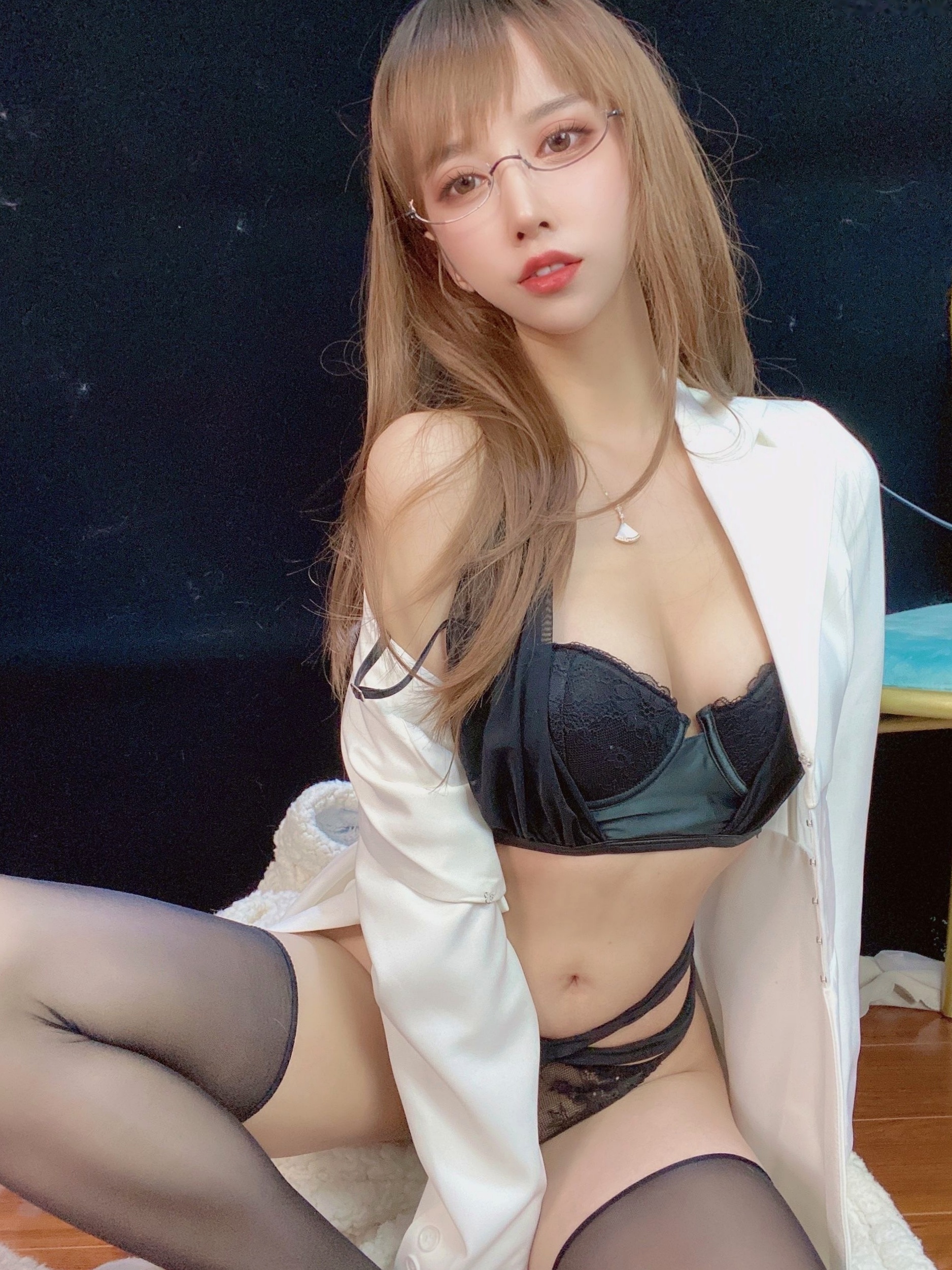 Gallery - 过期米线线喵-朱砂痣 过期米线线喵女神私房照_秀色女神 - image 3