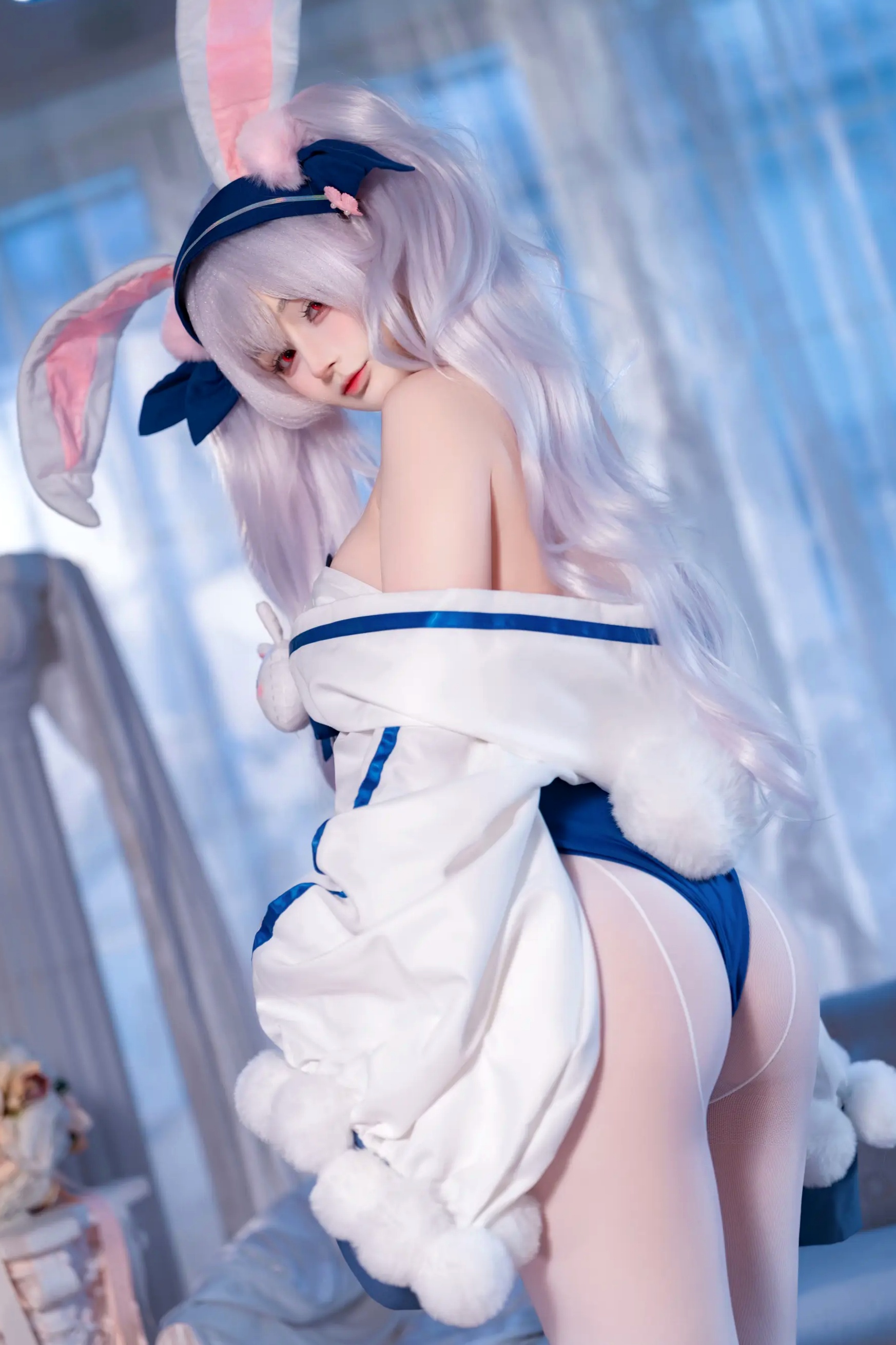 Gallery - 桜井宁宁 - 碧蓝航线拉菲兔改COS，甜美银发红瞳少女角色扮演，清纯治愈系私房写真 [30P]角色扮演萌系治愈系私房照 樱井宁宁女神私房照_秀色女神 - image 4