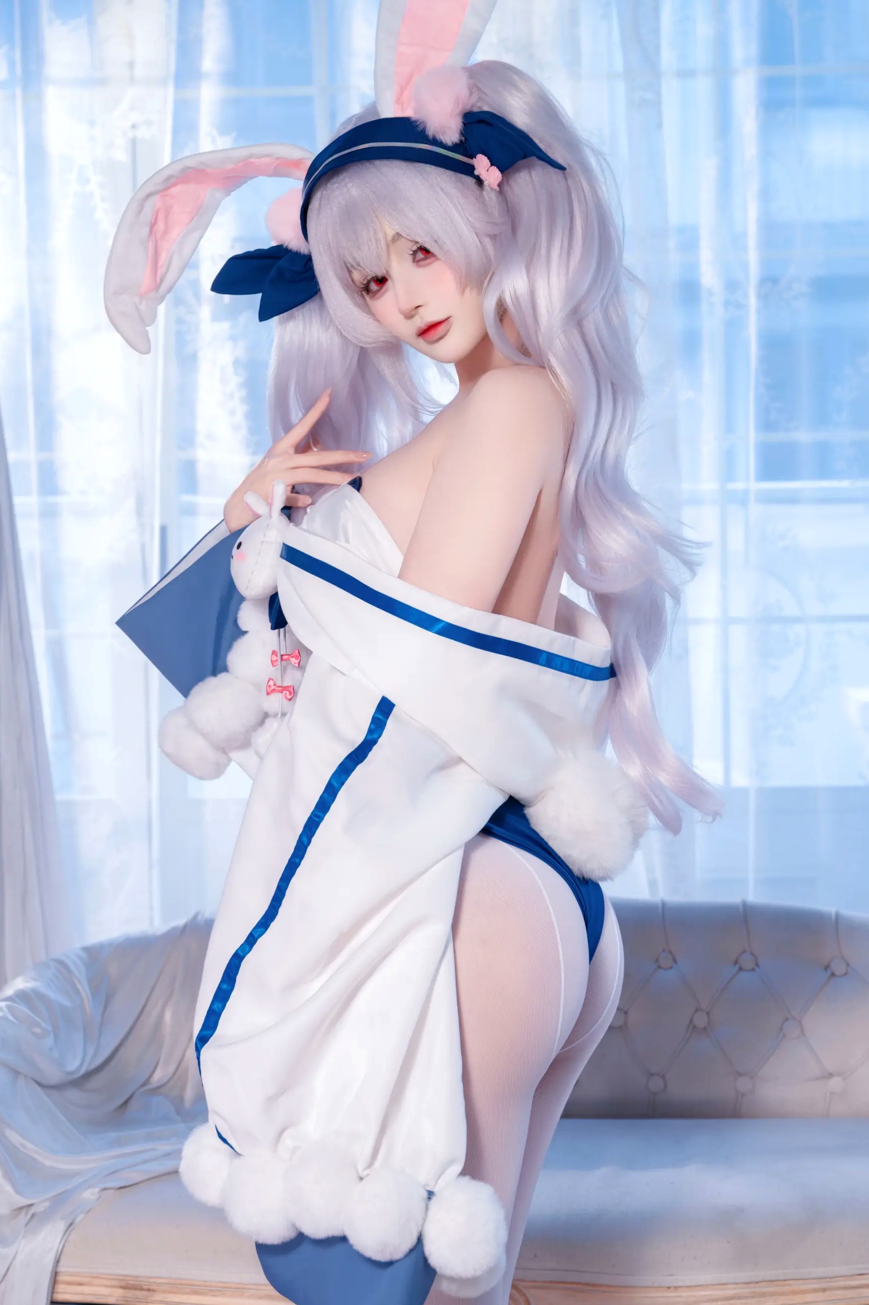 Gallery - 桜井宁宁 - 碧蓝航线拉菲兔改COS，甜美银发红瞳少女角色扮演，清纯治愈系私房写真 [30P]角色扮演萌系治愈系私房照 樱井宁宁女神私房照_秀色女神 - image 5