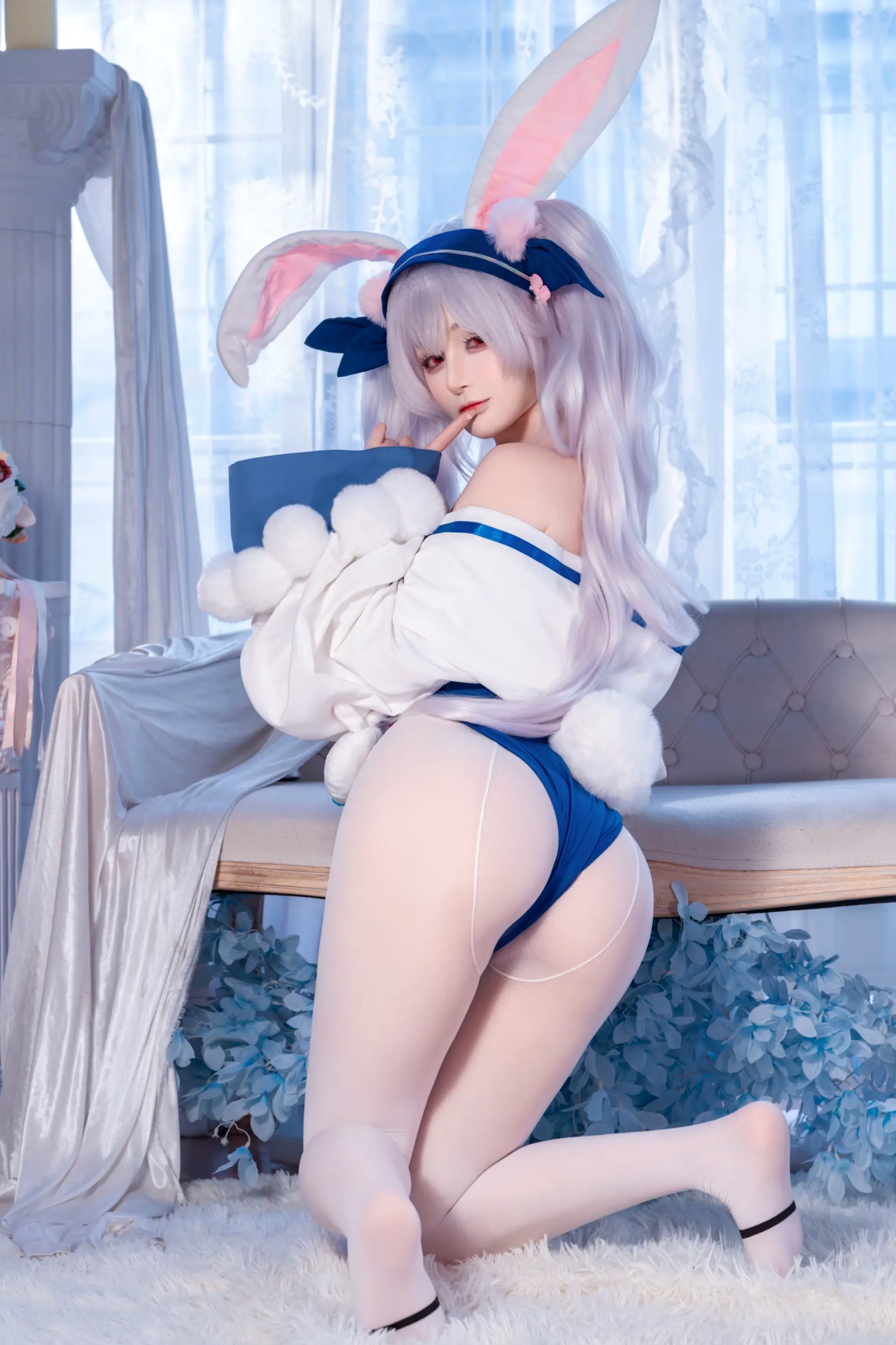 桜井宁宁 - 碧蓝航线拉菲兔改COS，甜美银发红瞳少女角色扮演，清纯治愈系私房写真 [30P]