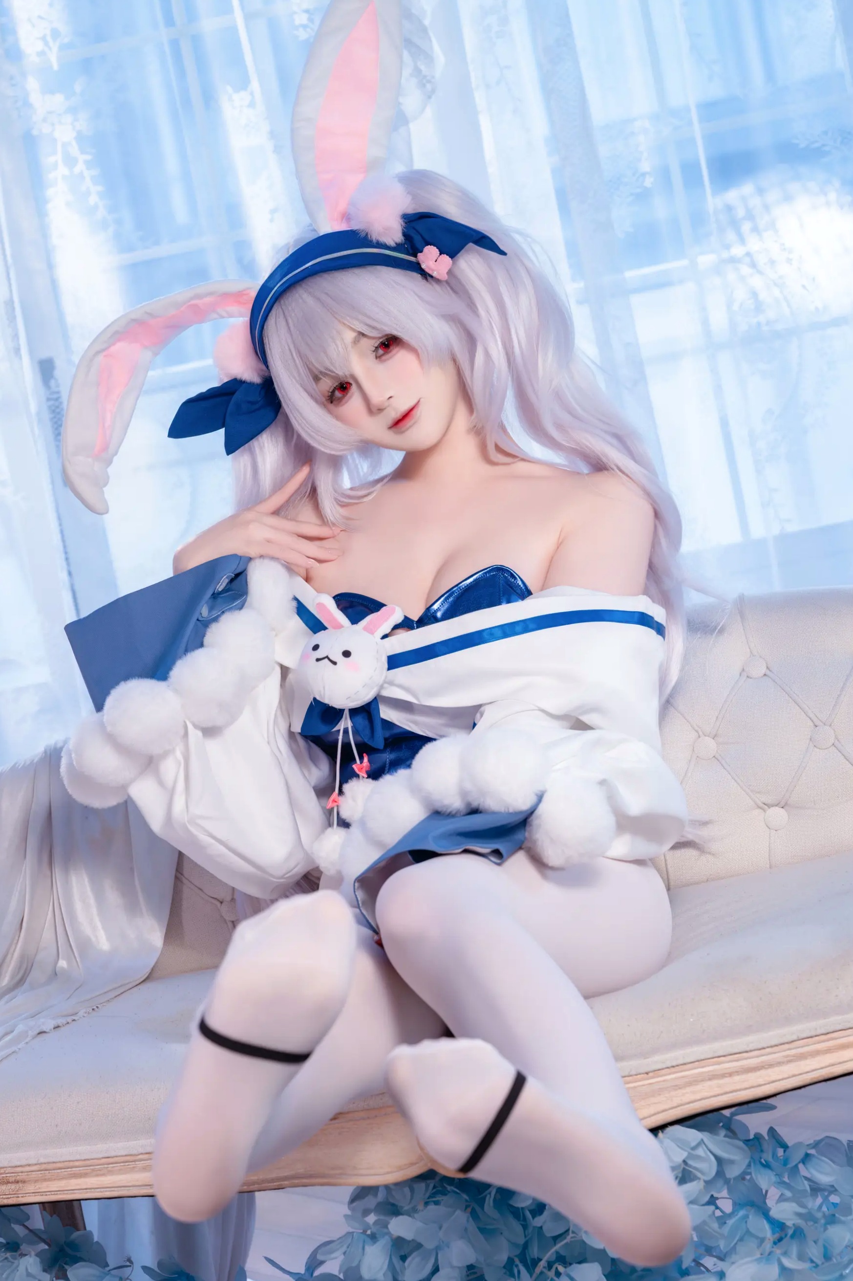 桜井宁宁 - 碧蓝航线拉菲兔改COS，甜美银发红瞳少女角色扮演，清纯治愈系私房写真 [30P]