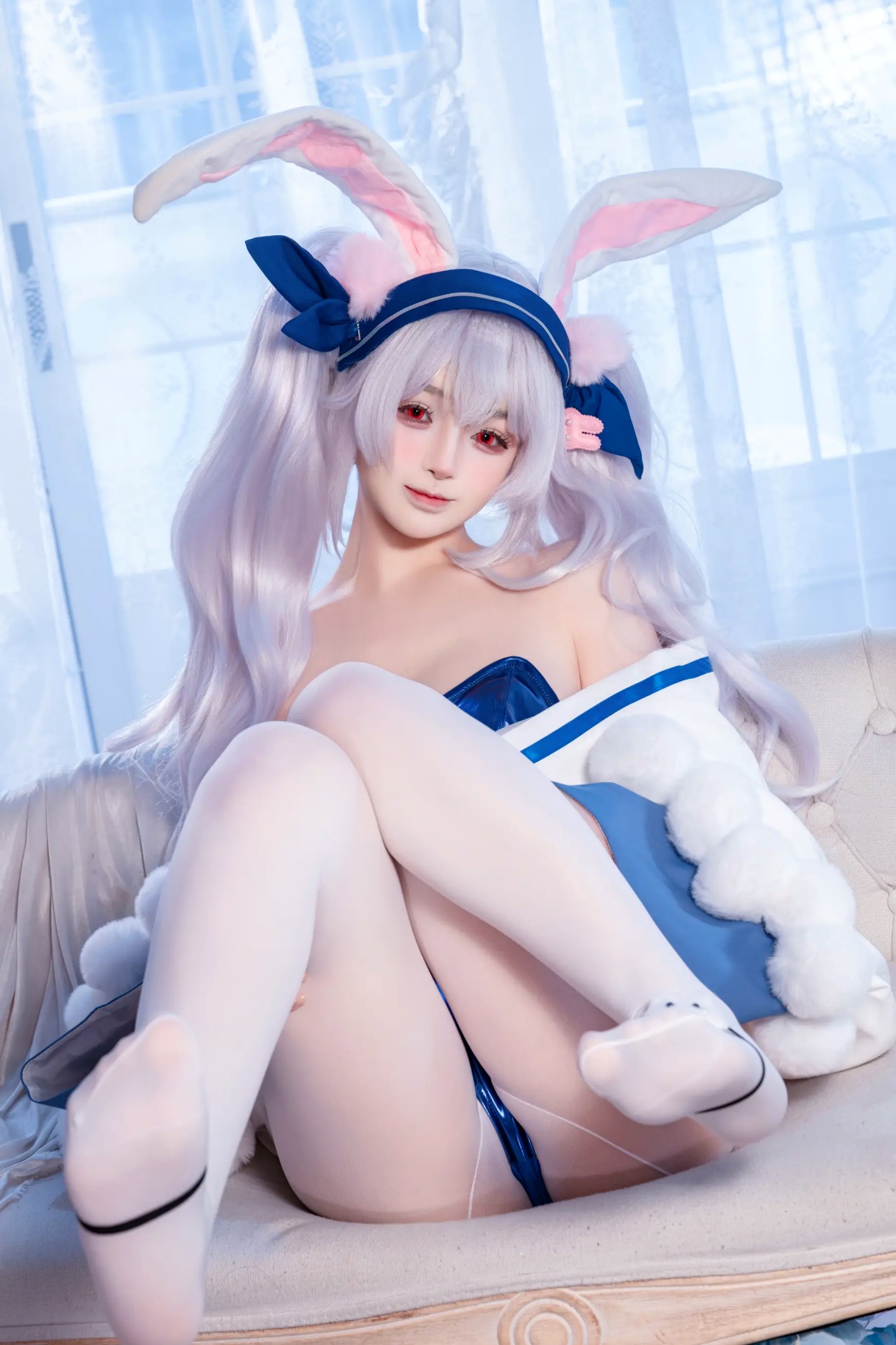 桜井宁宁 - 碧蓝航线拉菲兔改COS，甜美银发红瞳少女角色扮演，清纯治愈系私房写真 [30P]