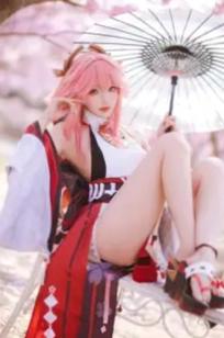 Coser瓜希酱福利 - 原神八重神子樱花树下唯美户外写真 绝美女神角色扮演