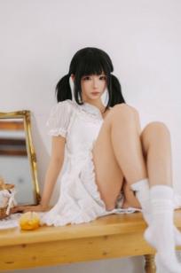 《蠢沫沫-8月写真合集-1》日系家居白裙少女私房治愈写真