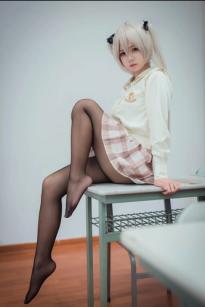白金Saki 教室日系校服黑丝美腿萌系Cosplay写真
