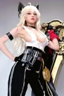 水淼aqua赞妮爆衣自拍，暗黑恶魔风角色扮演，冷艳红瞳与傲人身材的极致诱惑照片集