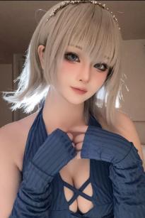 屿鱼 - 海外自拍，银发cosplay高开叉长裙，室内极致诱惑私房写真