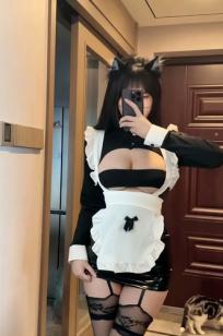 琳铛铛 - 猫耳女仆角色扮演，性感黑丝制服诱惑，火辣紧身私房镜面自拍
