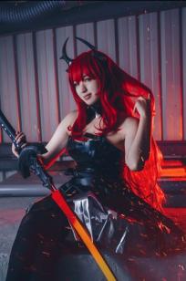 Hatori Sama - 明日方舟史尔特尔Cosplay，高冷御姐工业风战损重剑，冷艳绝美视觉大片