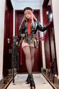 屿鱼 - Nikke系列高还原COSPLAY：皮衣诱惑、战术装备与粉色兔女郎百变造型鉴赏