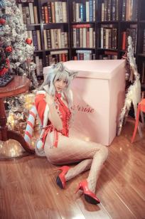 隼隼子 刺青Poi Luisa_零纱 驯鹿与狼 圣诞节主题 Cosplay私房照 红色漆皮制服 诱惑角色扮演 节日氛围感女神