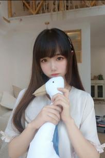 Cos小姐姐雪琪清新私房写真：娇俏少女裸足特写，足控福利治愈系美图 [50P]