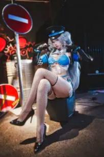 宫本桜 - 交错战线刃齿女警COS高清图，赛博朋克风性感御姐制服诱惑，工业风街头摄影视觉盛宴 [22P]