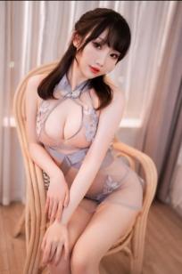 面饼仙儿 情趣三部曲：二次元白发少女蕾丝内衣角色扮演，纯欲风白丝美腿诱惑写真[61P]