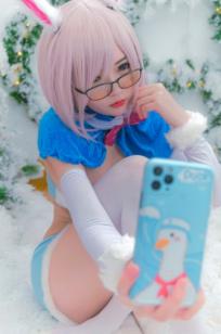 Potato-Godzilla-Mashu-FOU-XMas圣诞Cosplay私房照：粉发眼镜娘雪景福利写真