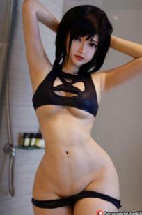 Potato-Godzilla-Shower-Time：短发美女浴室湿身诱惑写真，紧身泳装展现极致美臀线条