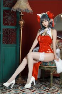 51酱 - 碧蓝航线柴郡新春旗袍Cosplay，极致性感红装搭配白丝诱惑，演绎古典与现代交织的迷人身姿 [12P]