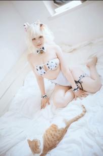 阿半今天很开心 治愈系奶牛比基尼私房照 可爱Cosplay居家诱惑[51P]