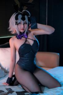 Potato-Godzilla-Bunny-Jalter：FGO黑贞德兔女郎私房Cosplay，冷艳御姐演绎极致黑色皮革诱惑