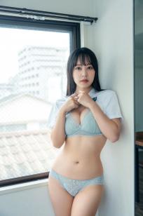 Mina Pochi 音羽美奈 - First photobook，卧室私房与浴室湿身诱惑写真，性感身材尽显 [97P]