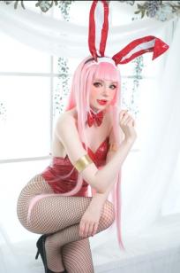Peach milky - ZeroTwo 绝美Cosplay写真，02动漫角色扮演，欧美模特清纯甜美制服诱惑套图