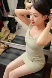 IESS异思趣向 小婕《双子姐妹》私房美腿写真，白丝诱惑镜面自拍，清新修身裙气质柔美