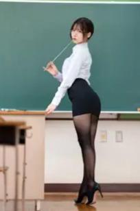 けん研(けんけん) 如果她是老师：校园课堂眼镜教师制服角色扮演写真