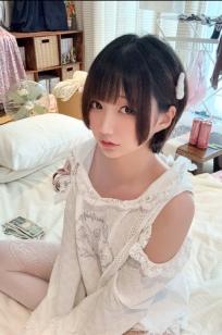 NAGISA魔物喵[fantia]秘密的时间，私房照精选，纯欲短发少女，白色蕾丝内衣配长筒袜的极致诱惑[61P]