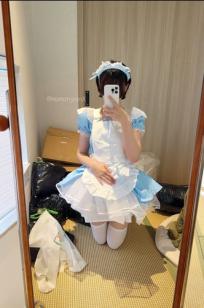 NAGISA魔物喵Cosplay：垃圾屋清理中的软萌女仆，甜美俏皮与诱惑私房写真