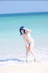 G44不会受伤 - 八奈见杏菜 泳装 海滩外拍写真，清纯蓝发少女，高度还原漫展级COS [29P]