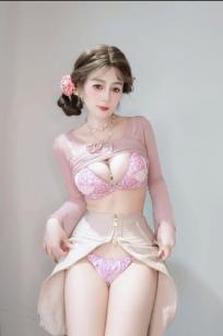 Coser白银《海贼王》女帝波雅·汉库克泳装COS，清凉泳池边尽显傲人身姿 [fantia] 2024年12月 [97P]