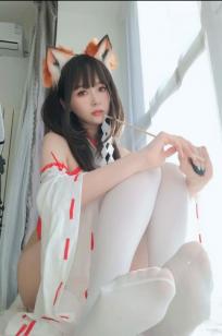 Coser白银 - 神社小狐狸，极品二次元狐耳巫女Cosplay，清纯可爱与性感私房写真大尺度福利