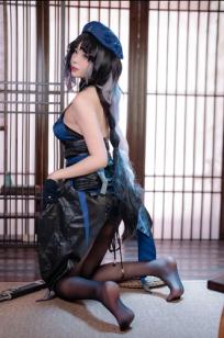 轩萧学姐 - 秧秧，游戏角色高还原Cosplay，冷艳飒爽制服配黑丝长腿，极品女神摄影棚写真