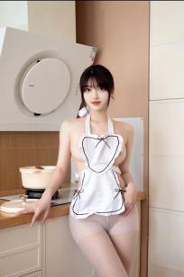 白露lulu - 性感小厨娘：围裙下的诱惑，丝袜美腿家居厨房私房写真 [70P]