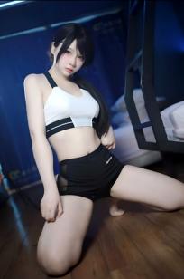 疯猫ss - 运动风私房写真：活力黑色运动短裤，清纯少女的极致诱惑与甜美回眸 [60P]