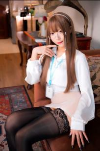 Money冷冷透明OL眼镜娘私房写真，职场制服诱惑黑丝长腿[58P]