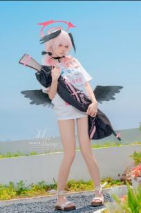 咬一口兔娘 - 下江小春 泳装COSPLAY，清纯治愈系天使在泳池边，极致诱惑的二次元角色扮演大尺度私房照 [95P]