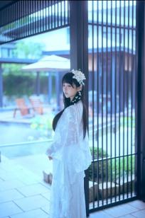 Shika小鹿鹿 - 新中式室外庭院写真，清新古风仙气十足，静谧优雅纯白诱惑 [21P]
