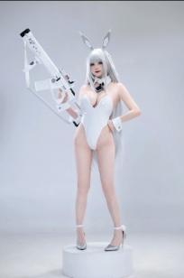 COS妹子仙九Airi - 科技感白色兔女郎银发盛宴 [27P]